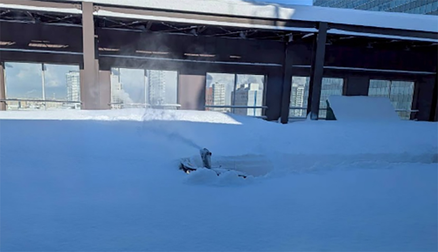 積雪深約30cmでの自動除雪ロボットの様子。