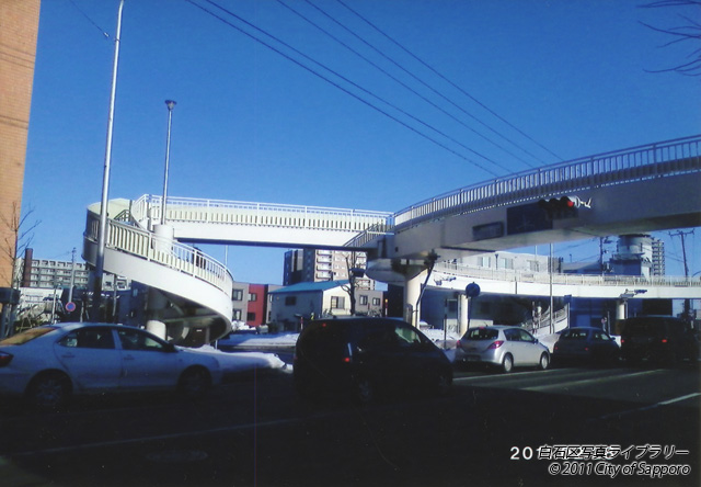 画像：円形歩道橋