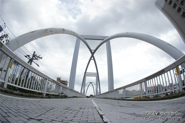 画像：夢へのアーチ