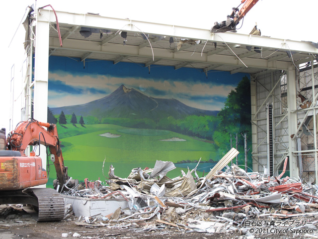 画像：解体現場から大迫力の蝦夷駒ヶ岳が出た！奇跡の瞬間に間に合った！