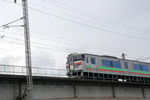 豊平川橋梁を通過する列車